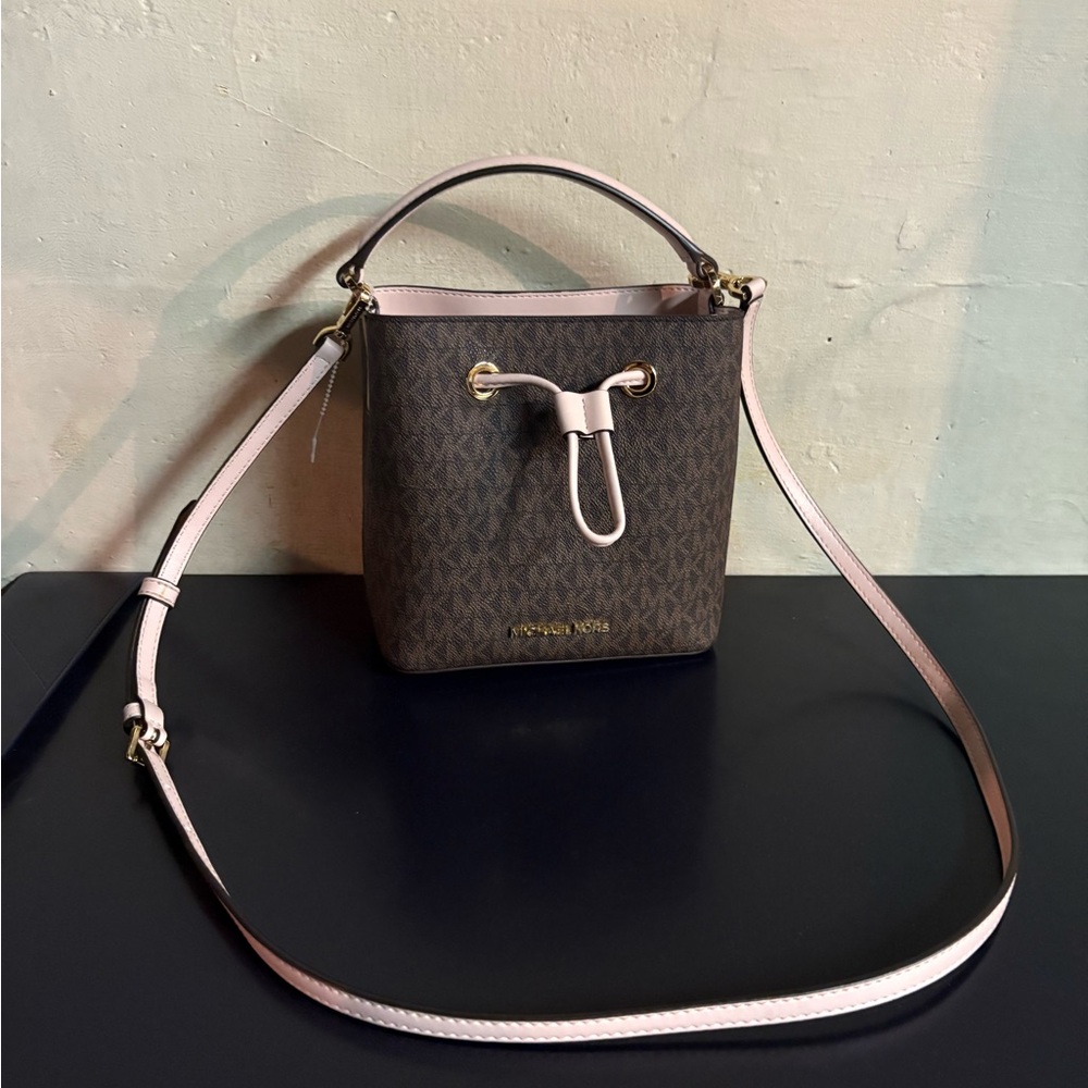 Michael Kors Suri Bucket Bag Crossbody